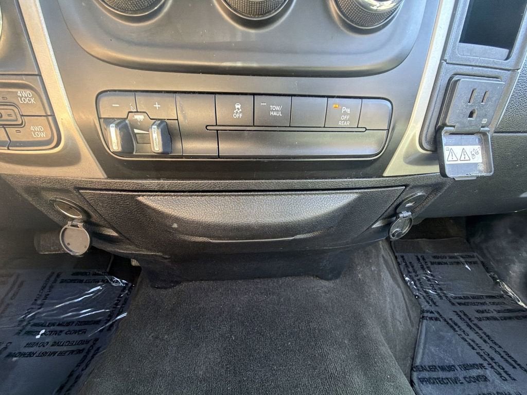 2017 RAM 1500 SLT Crew Cab 4x4 6'4" Box