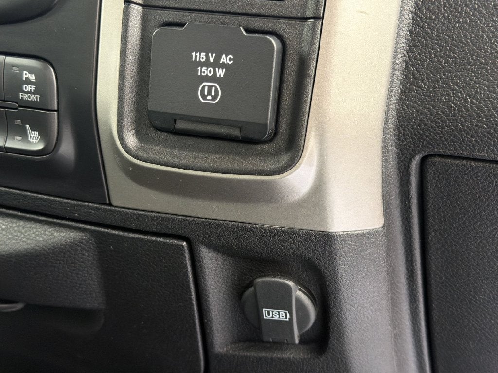 2017 RAM 1500 Big Horn Crew Cab 4x4 6'4" Box