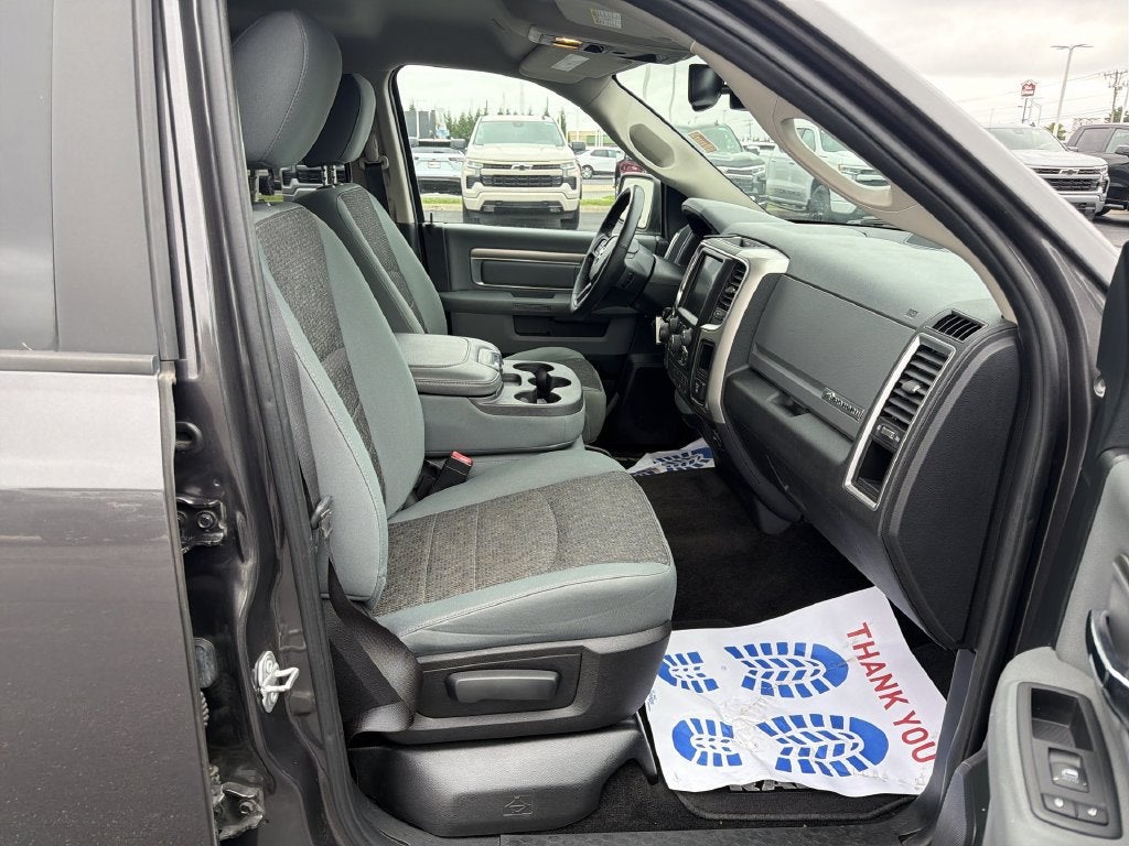 2017 RAM 1500 Big Horn Crew Cab 4x4 6'4" Box