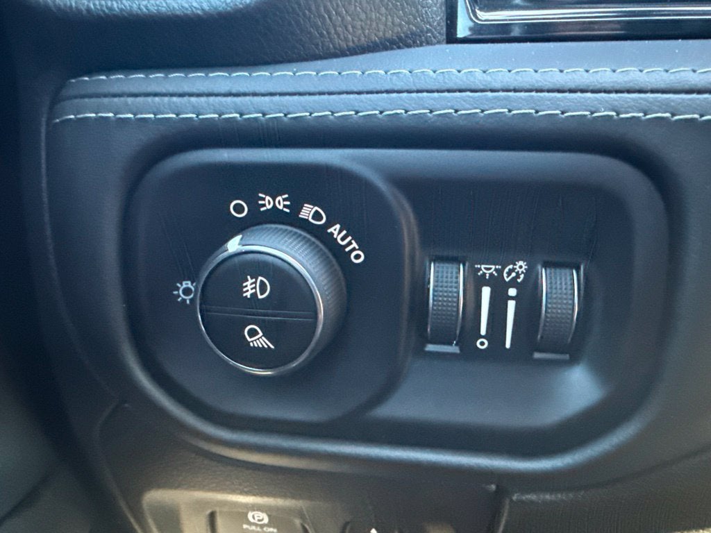 2023 RAM 1500 Limited Crew Cab 4x4 5'7" Box