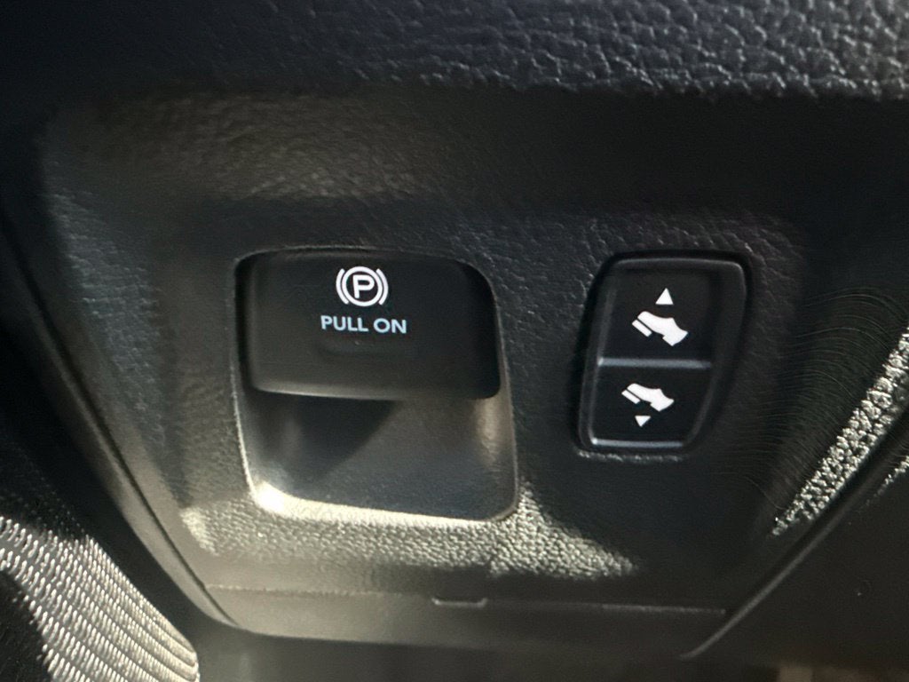 2023 RAM 1500 Limited Crew Cab 4x4 5'7" Box