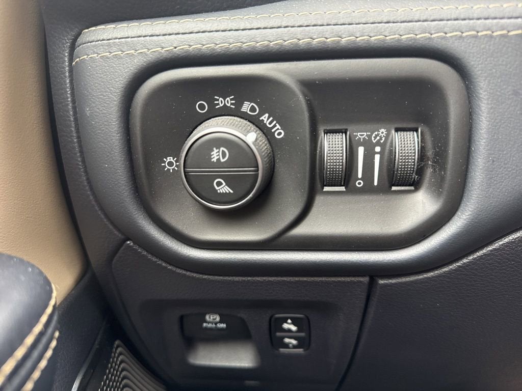 2020 RAM 1500 Limited Crew Cab 4x4 5'7" Box