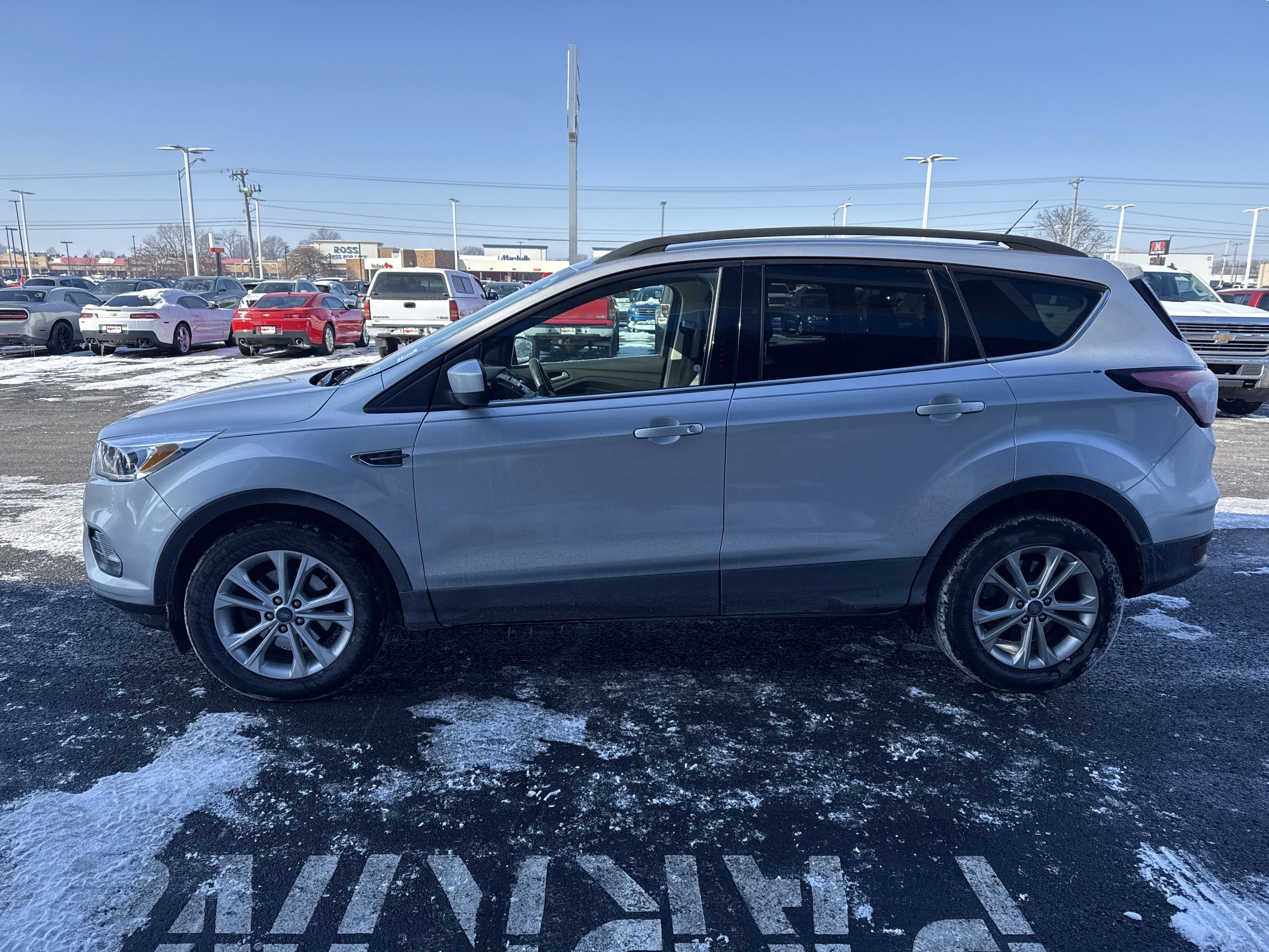 Used 2018 Ford Escape SE with VIN 1FMCU0GD4JUC49403 for sale in Anderson, IN