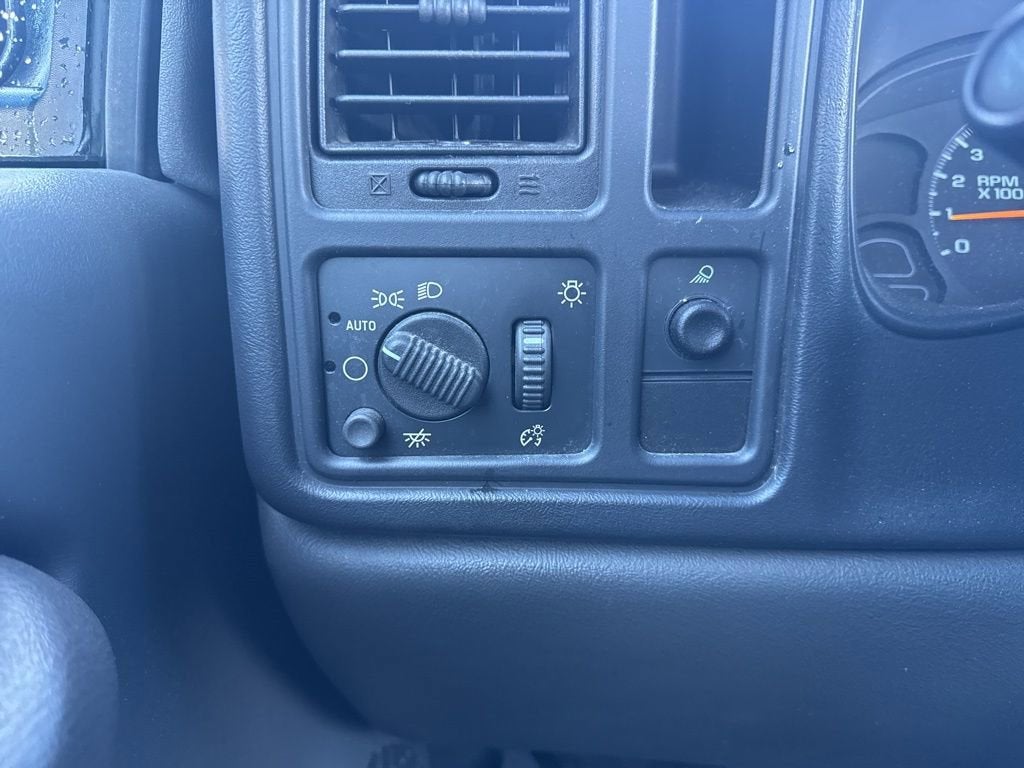 2003 Chevrolet Silverado 1500 Base