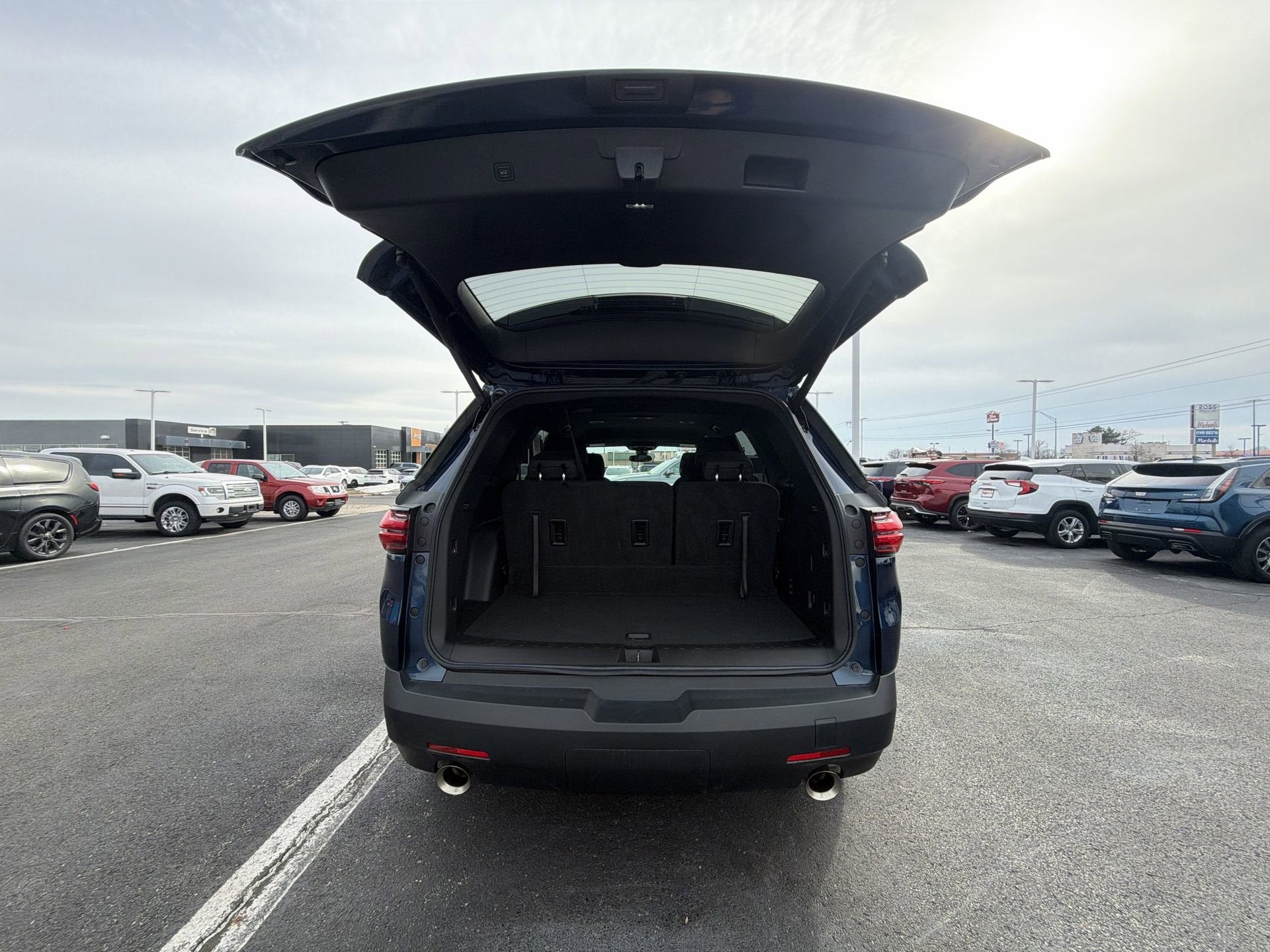 2023 Chevrolet Traverse LT Cloth