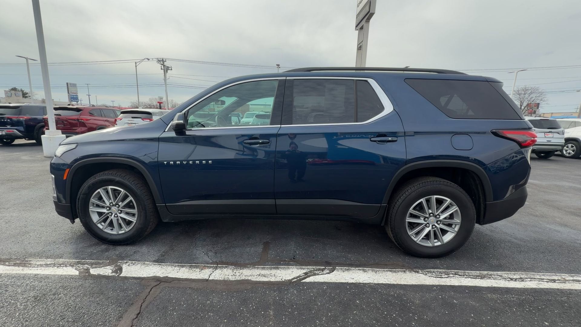 2023 Chevrolet Traverse LT Cloth