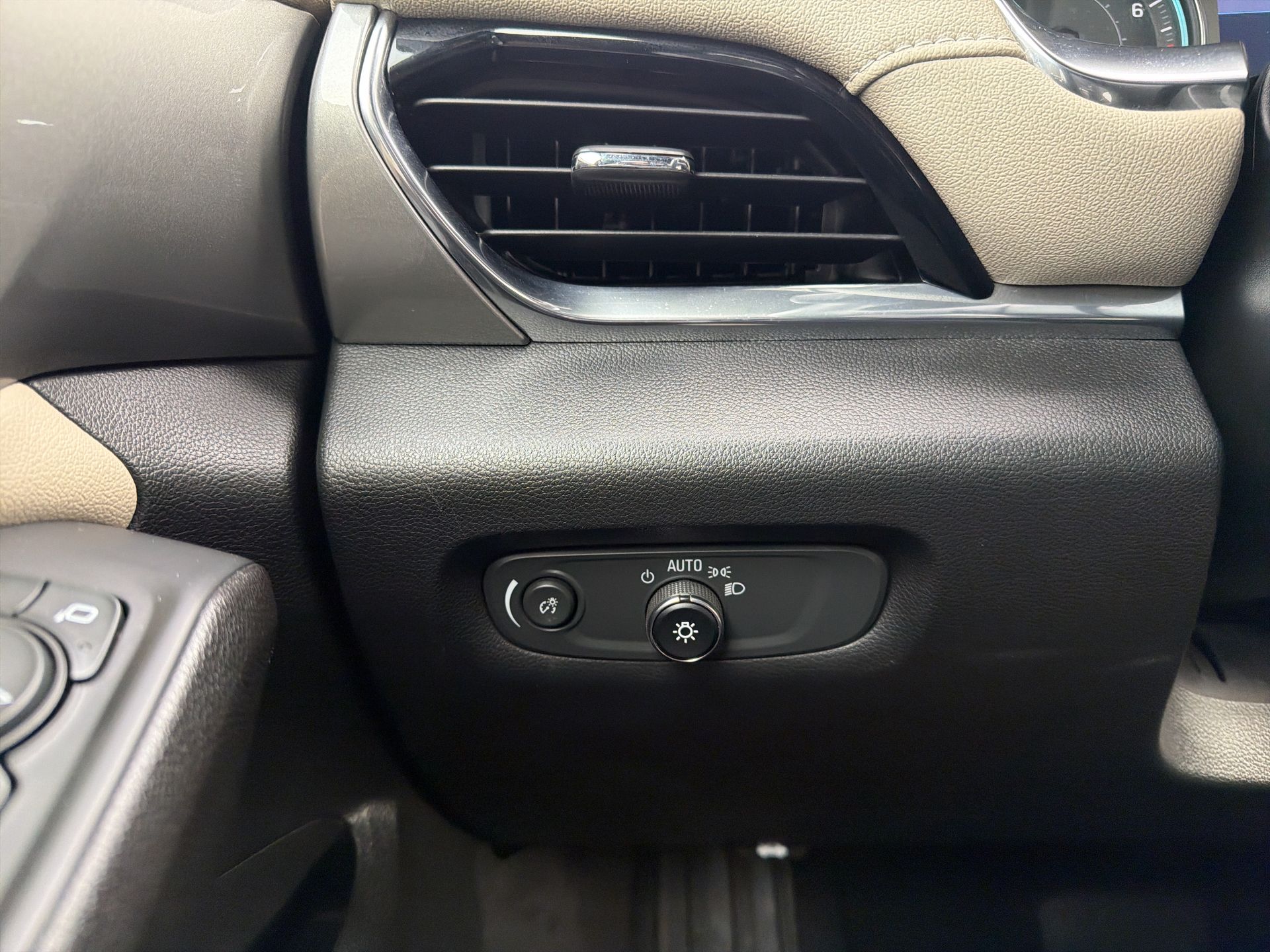 2024 Chevrolet Traverse Limited LT Cloth