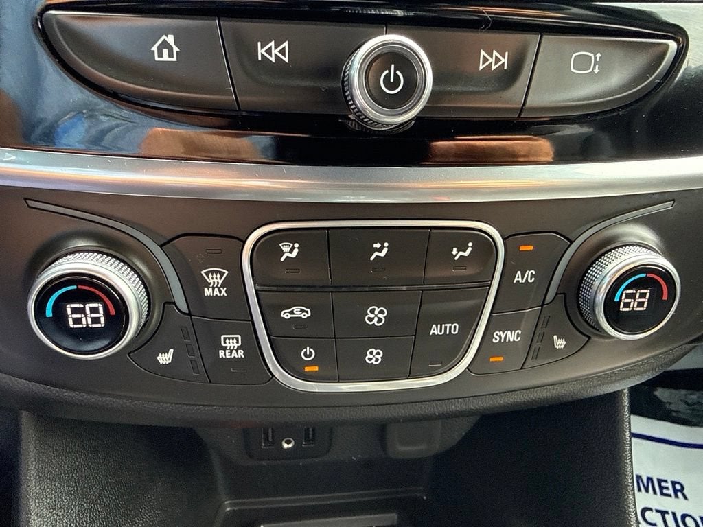 2022 Chevrolet Traverse LT Leather