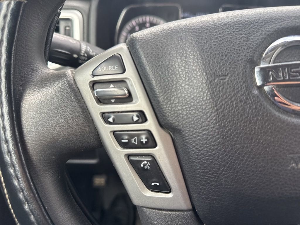 2017 Nissan TITAN SV