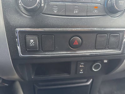 2017 Nissan TITAN SV