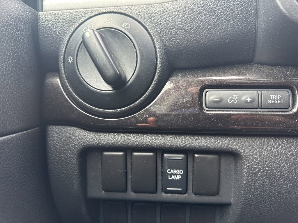 2017 Nissan TITAN SV