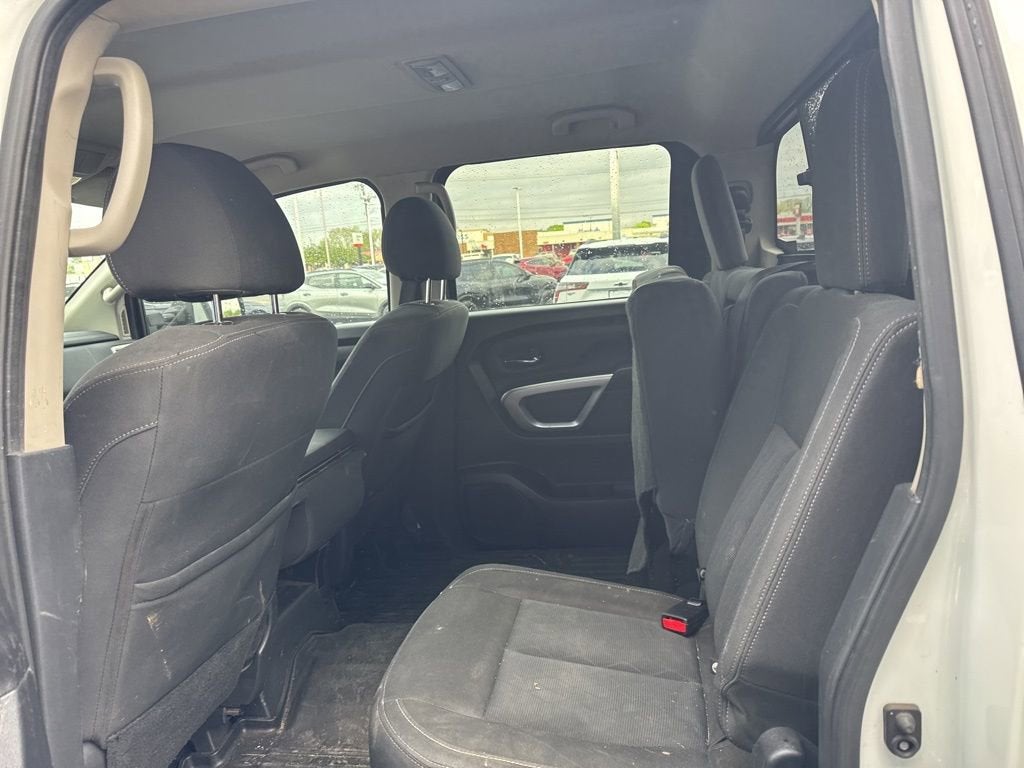 2017 Nissan TITAN SV