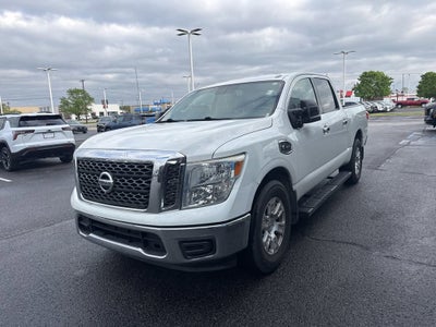 2017 Nissan TITAN SV