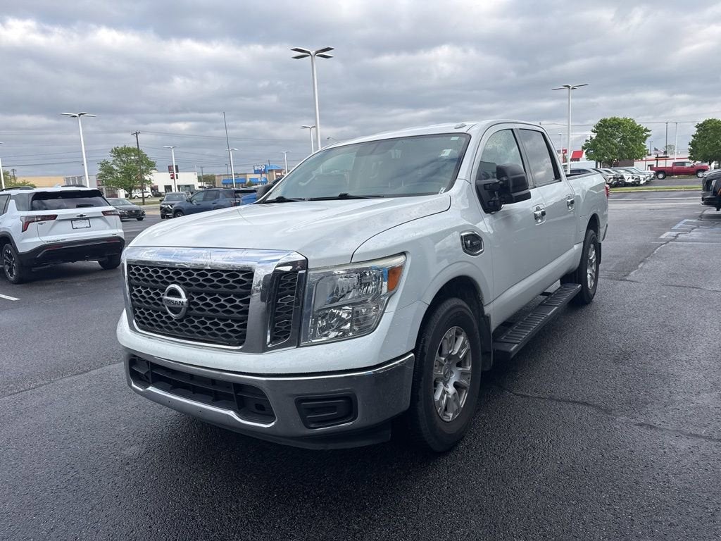 2017 Nissan TITAN SV
