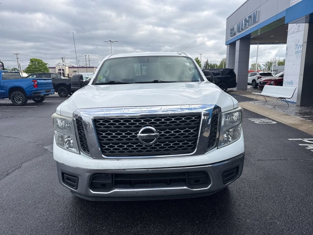 2017 Nissan TITAN SV