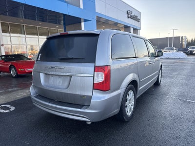 2016 Chrysler Town & Country Touring