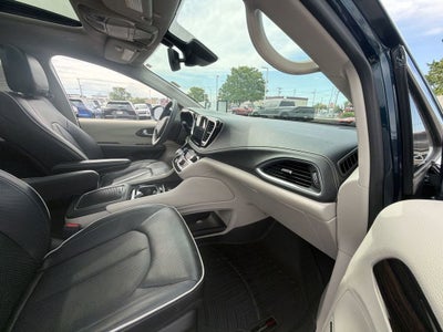 2022 Chrysler Pacifica Limited AWD