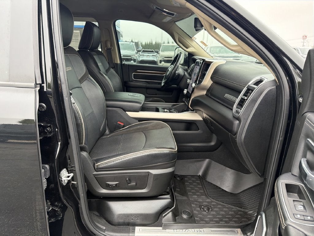 2022 RAM 2500 Laramie Crew Cab 4x4 6'4" Box