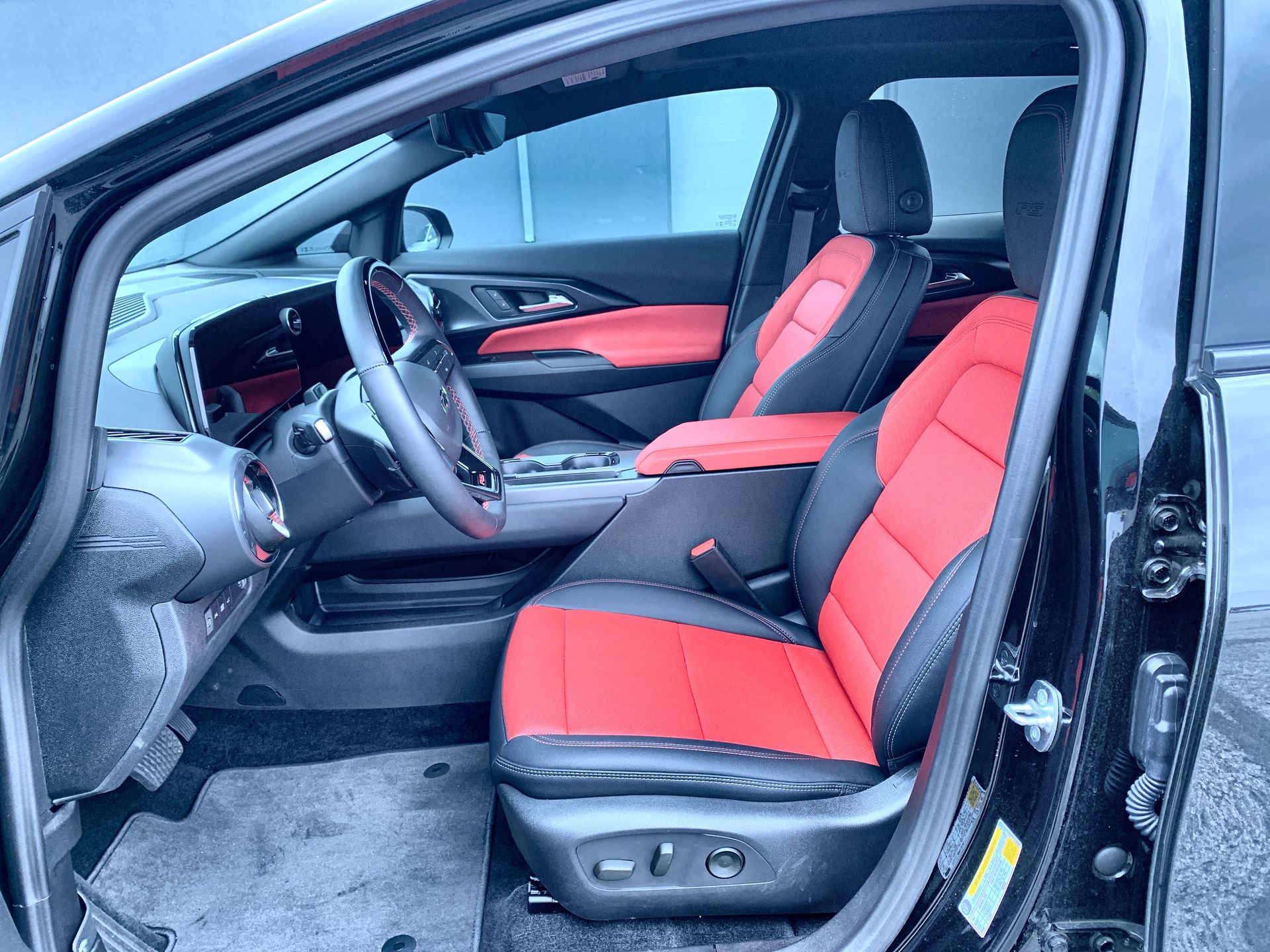 2025 Chevrolet Equinox EV RS - Photo 111