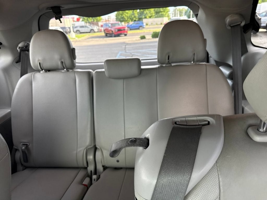 2014 Toyota Sienna XLE V6 8 Passenger
