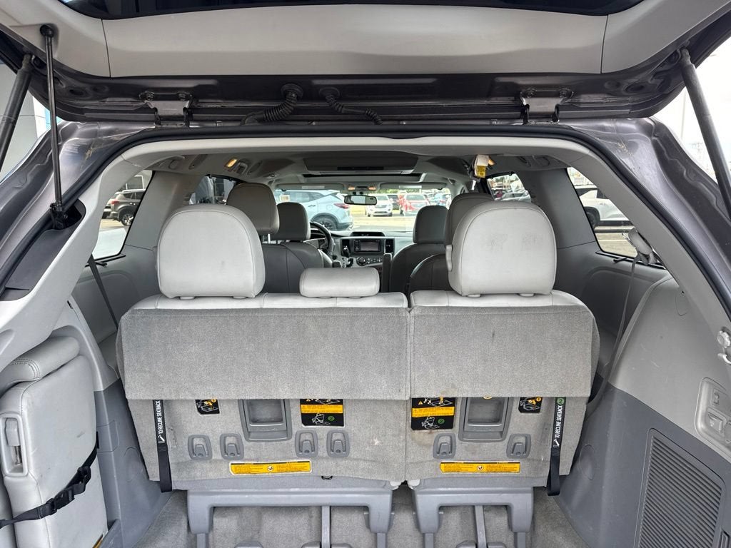 2014 Toyota Sienna XLE V6 8 Passenger