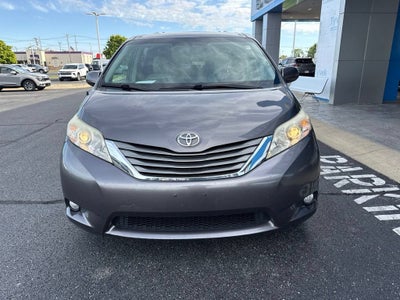 2014 Toyota Sienna XLE V6 8 Passenger