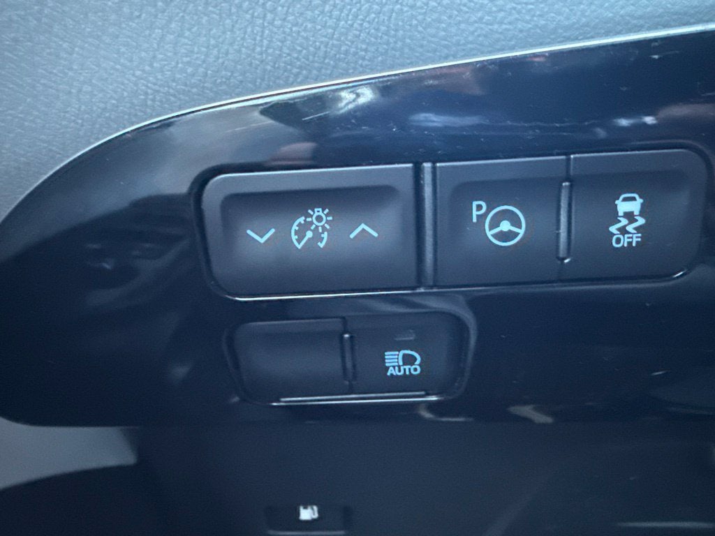 2021 Toyota Prius LE