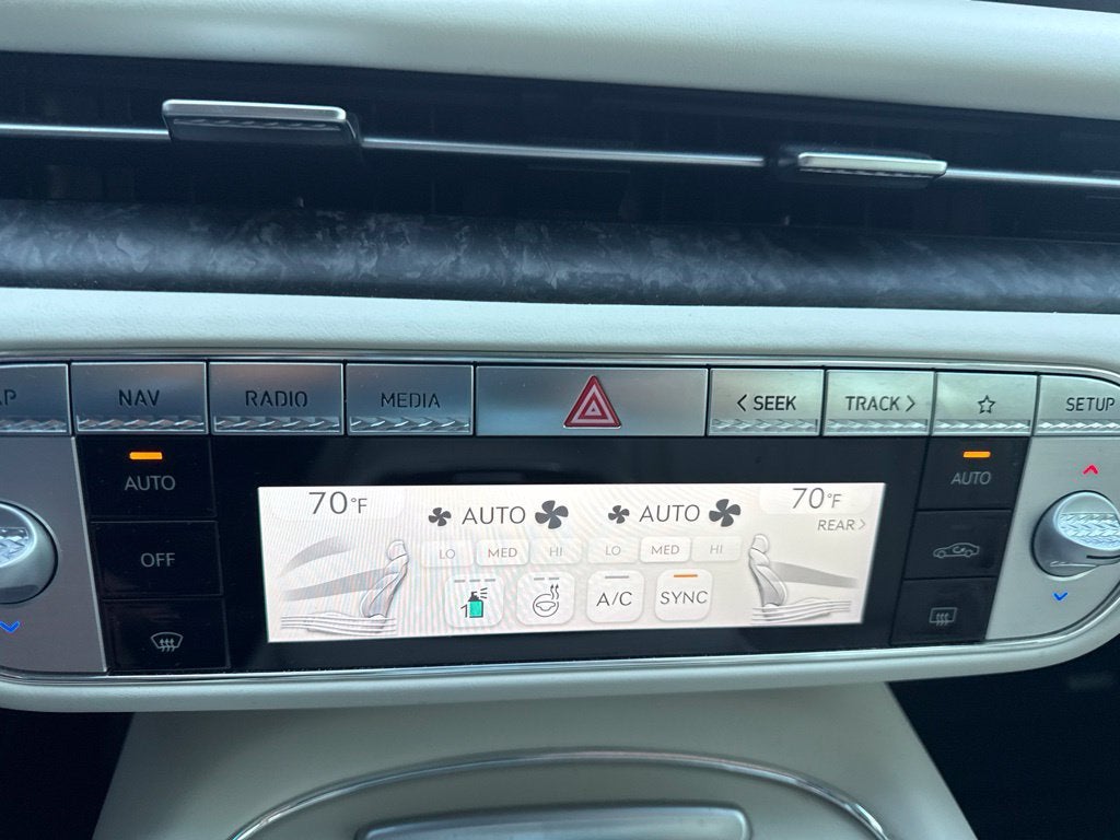 2023 Genesis G90 e-SC