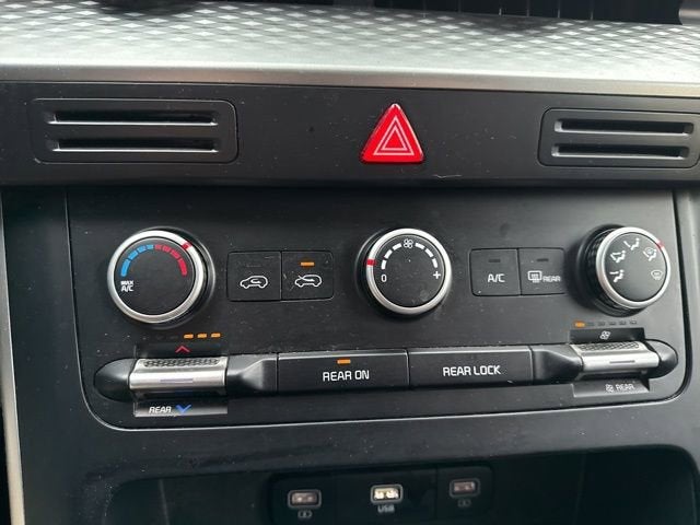 2023 Kia Carnival LX