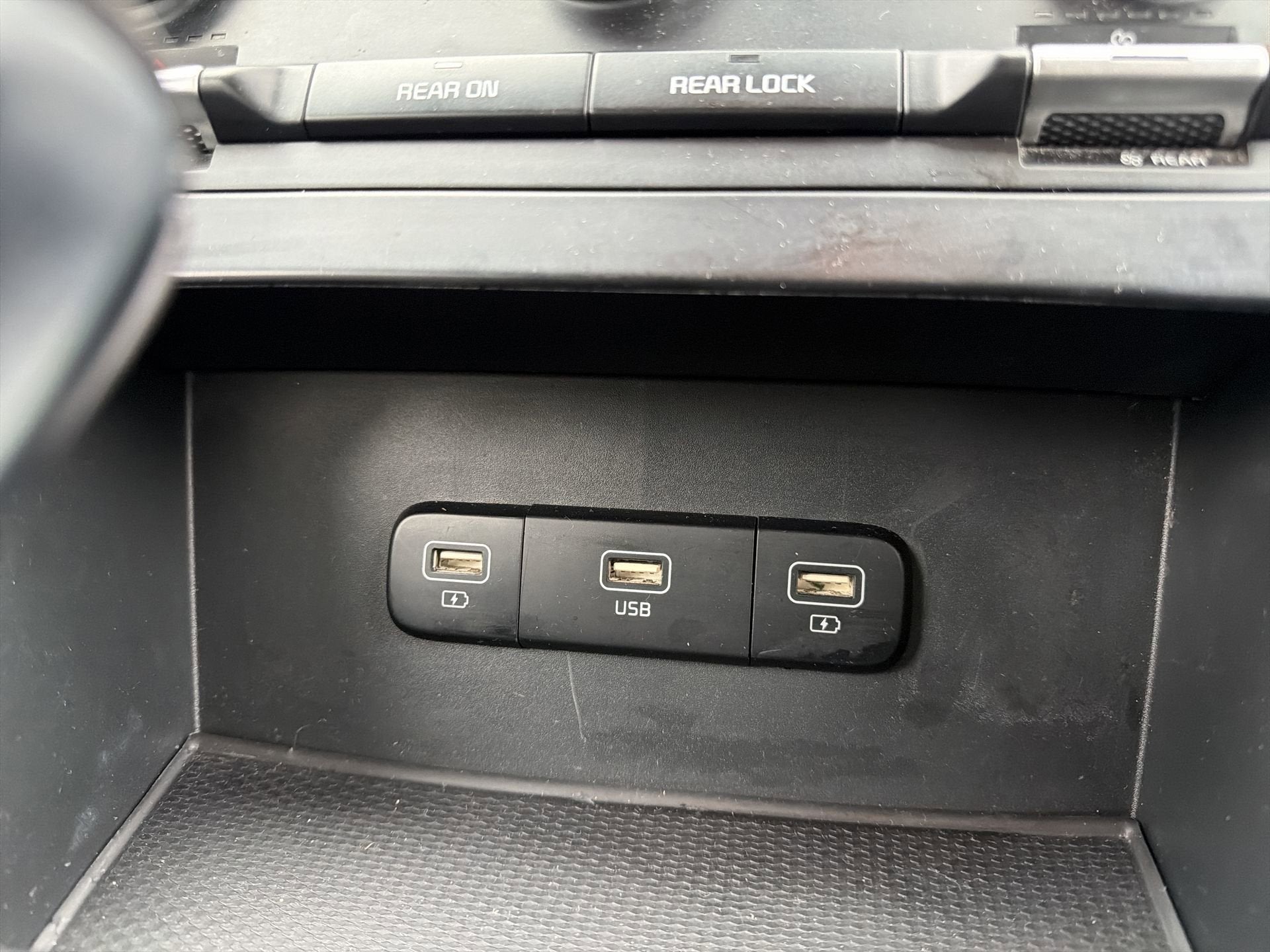 2023 Kia Carnival LX