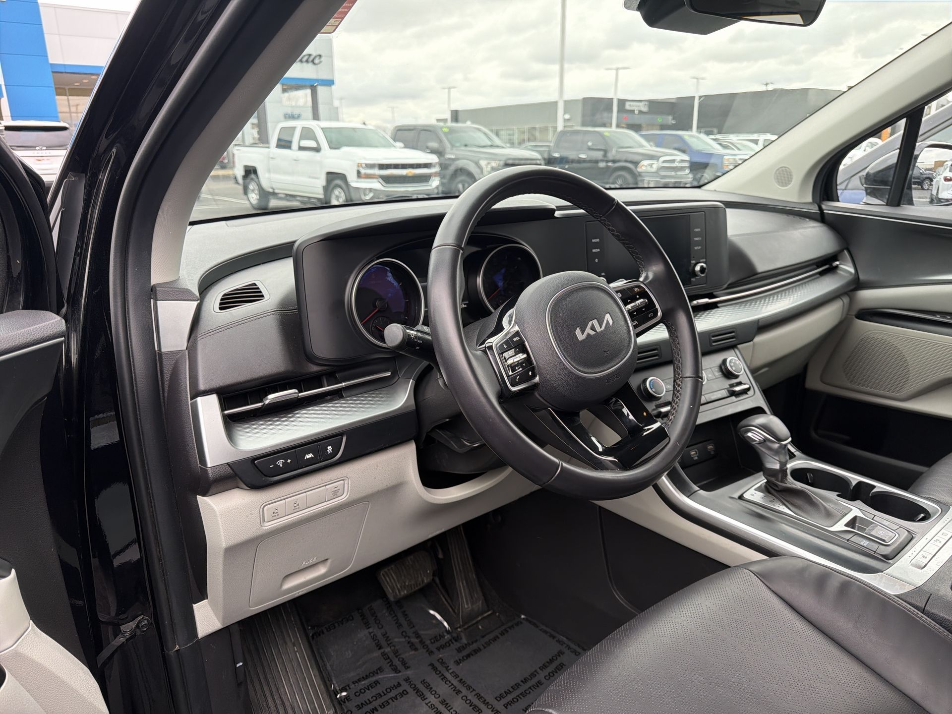 2023 Kia Carnival LX