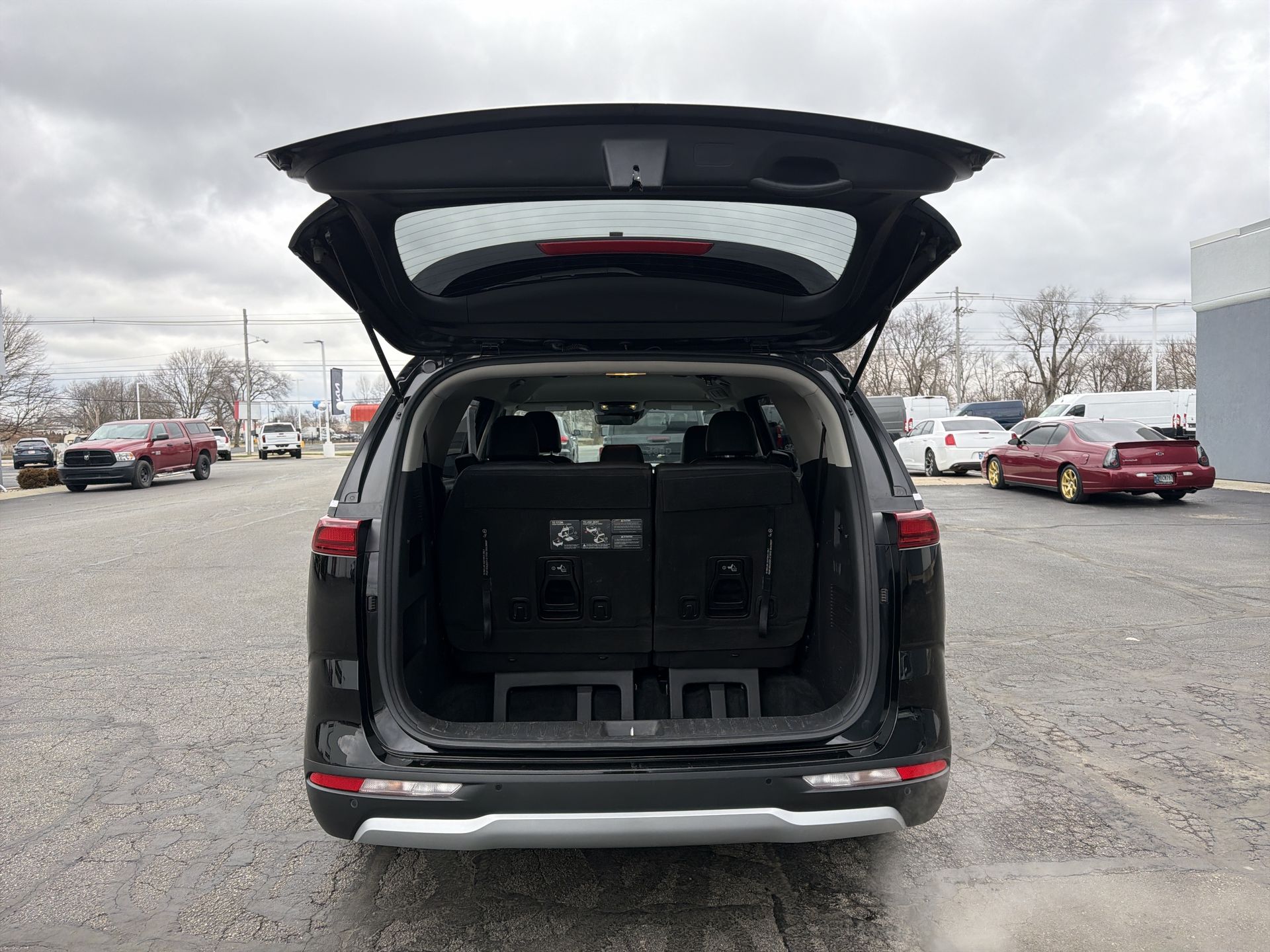 2023 Kia Carnival LX