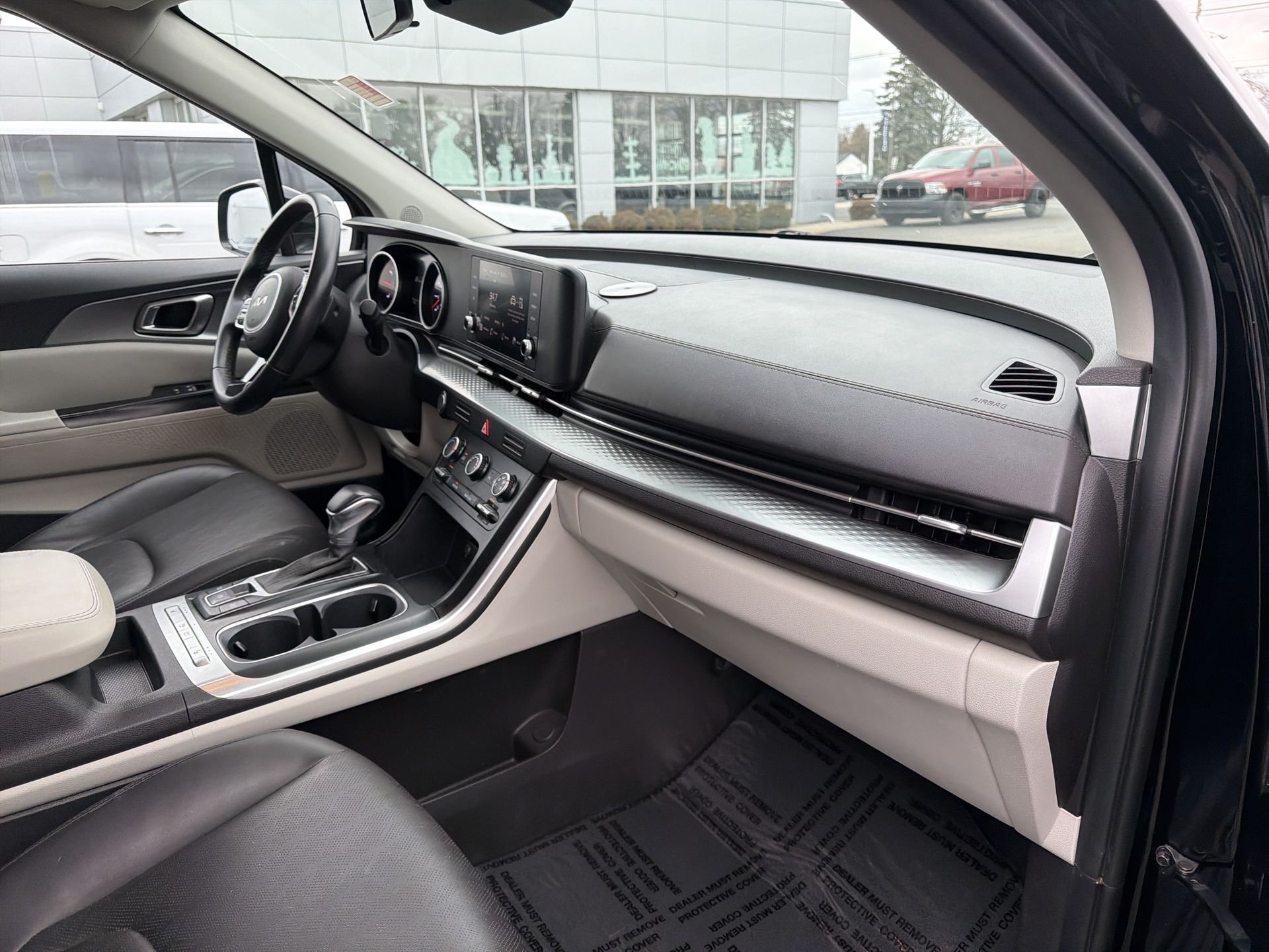 2023 Kia Carnival LX