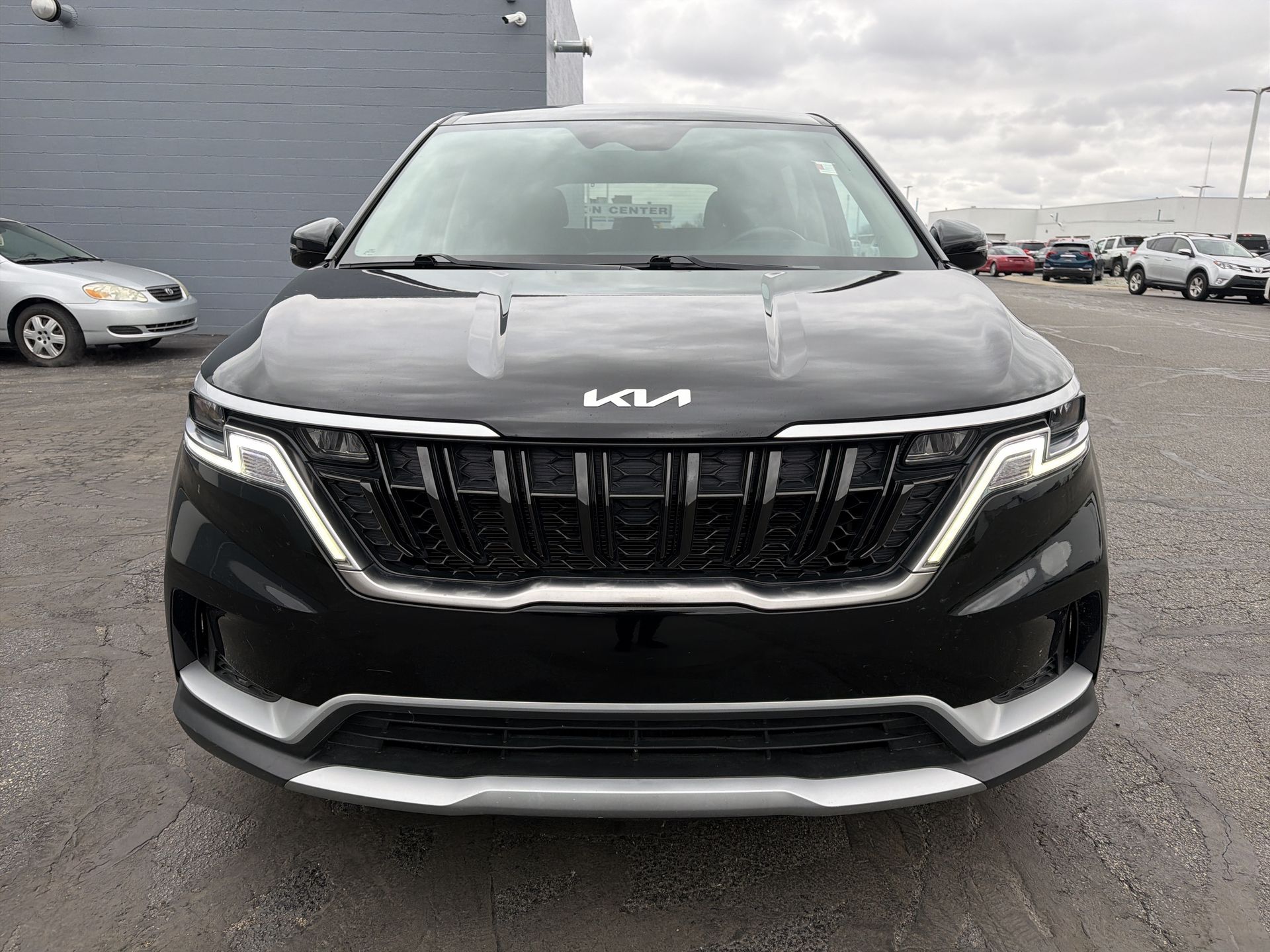 2023 Kia Carnival LX