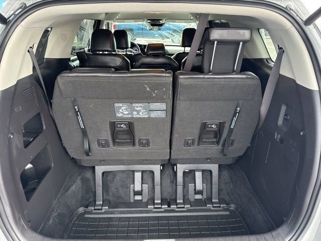 2024 Kia Carnival EX