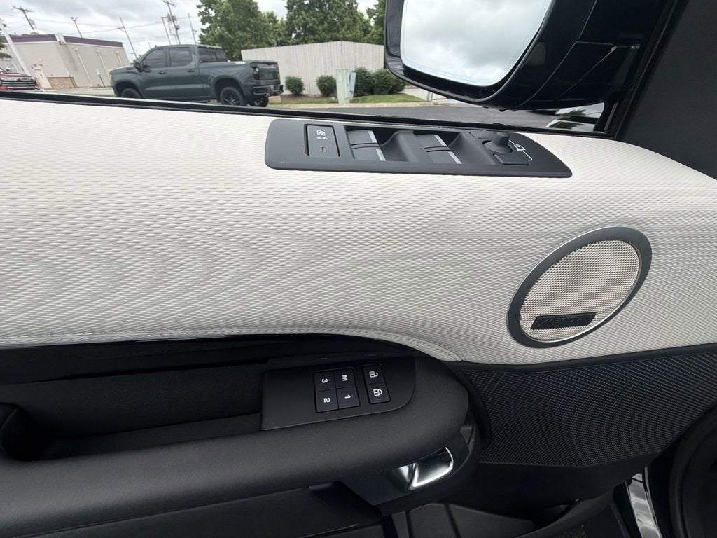 2023 Land Rover Discovery P360 S R-Dynamic
